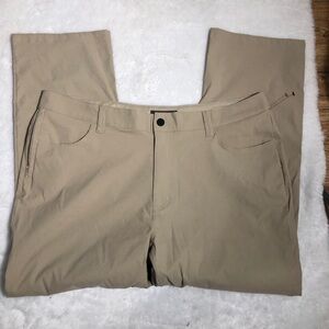 - Mens Tan Windriver Pants/Shorts. Like New. Size 40